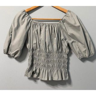 マウジー(moussy)の新作　タグ付き　Moussy くすみブルー パフスリーブ M (シャツ/ブラウス(半袖/袖なし))