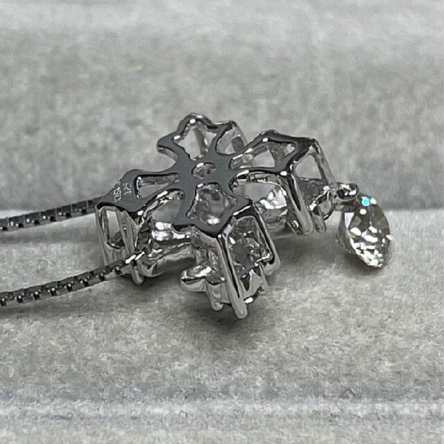 K18WG ダイヤモンド0.5ct ペンダントヘッド レディースのアクセサリー(ネックレス)の商品写真