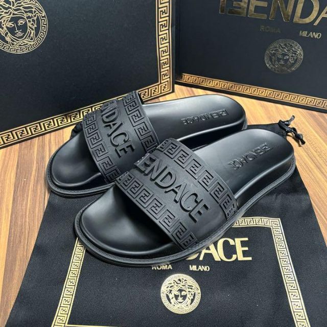 人気ブランドを サンダル フェンダーチェ FENDACE 新品 - FENDI ロゴ