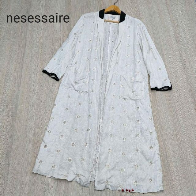 nesessaire ネセセア 刺繍 コットン コート 生成色 ハートボタン