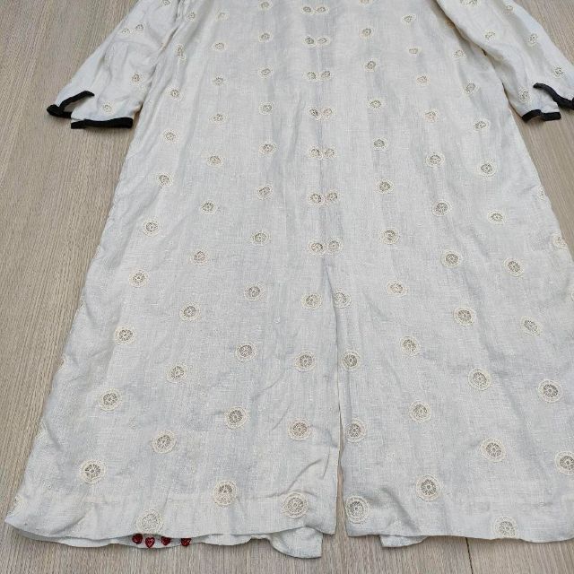 nesessaire ネセセア 刺繍 コットン コート 生成色 ハートボタン