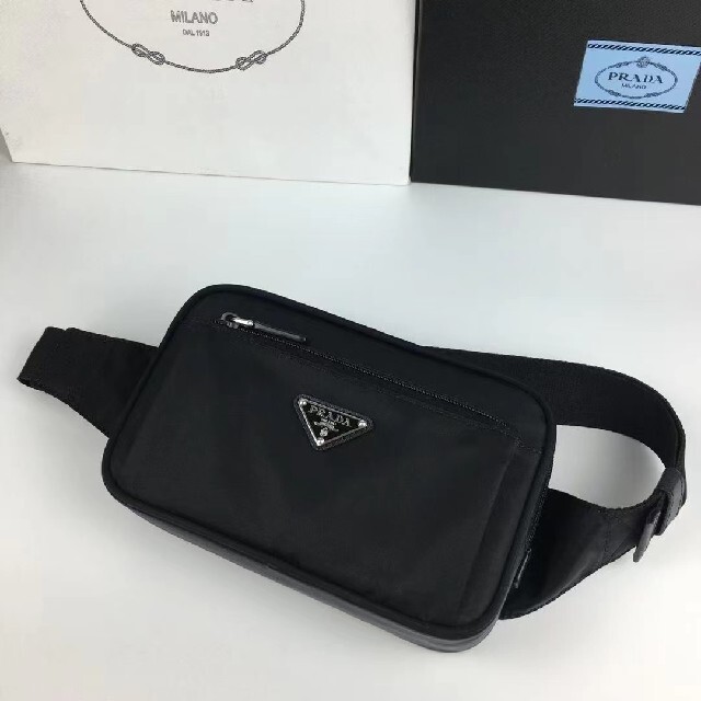 PRADAプラダ Re-Nylon xサフィアーノレザー ベルト ボディバッグ