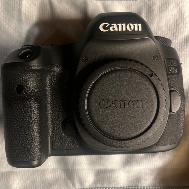 フルサイズ有効画素数Canon EOS 5Ds 本体と純正グリップ