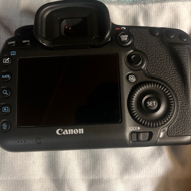 Canon EOS 5Ds 本体と純正グリップ - 1
