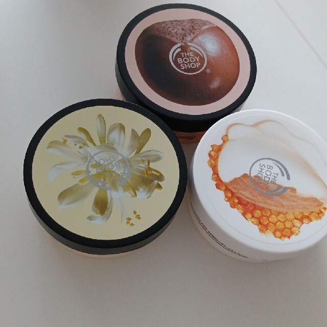 THE BODY SHOP(ザボディショップ)のTHE BODY SHOPボディバター　ボディクリーム3種セット　3個期間お得 コスメ/美容のボディケア(ボディクリーム)の商品写真