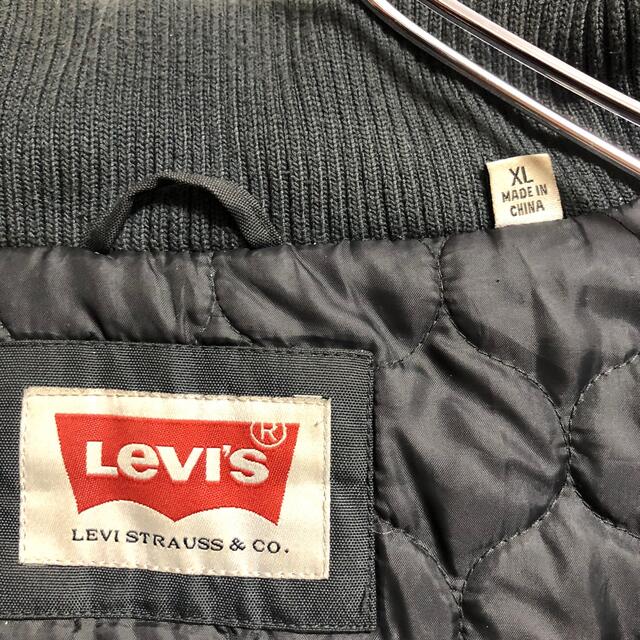 Levi's(リーバイス)のUS古着　リーバイス　中綿フーディージャケット　グレー　メンズXLサイズ メンズのジャケット/アウター(ブルゾン)の商品写真