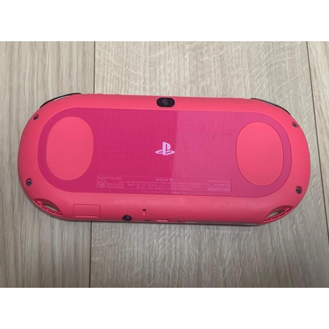 PlayStation Vita(プレイステーションヴィータ)のPS VITA本体　付属品　ソフト6本 エンタメ/ホビーのゲームソフト/ゲーム機本体(携帯用ゲーム機本体)の商品写真