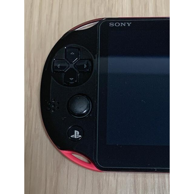 PlayStation Vita(プレイステーションヴィータ)のPS VITA本体　付属品　ソフト6本 エンタメ/ホビーのゲームソフト/ゲーム機本体(携帯用ゲーム機本体)の商品写真