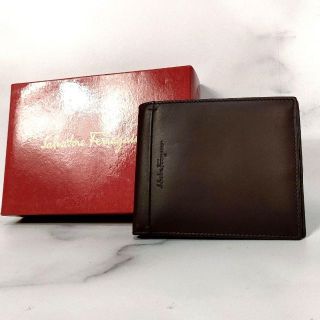 サルヴァトーレフェラガモ(Salvatore Ferragamo)の【美品】サルヴァトーレフェラガモ　レザー　2つ折り財布　札入れ　ダークブラウン(折り財布)