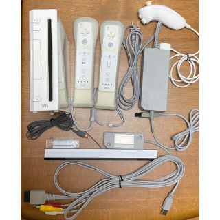 ウィー(Wii)の任天堂　ニンテンドー　Wii セット(家庭用ゲーム機本体)