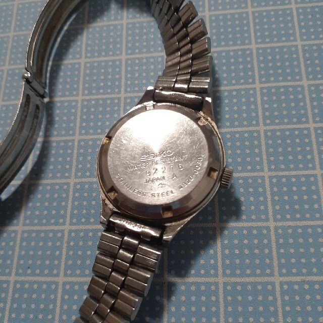ブランドの古着 SEIKO SPORTURA 100M腕時計 黒文字盤 ジャンク品 現状