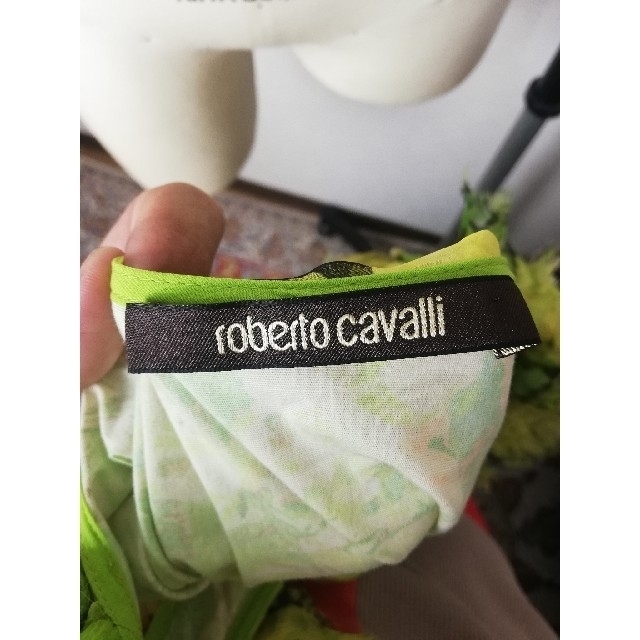 Roberto Cavalli(ロベルトカヴァリ)のロベルトカヴァリ 花柄　シルクシフォンワンピース　38　S〜M　イタリア製　美品 レディースのワンピース(ひざ丈ワンピース)の商品写真