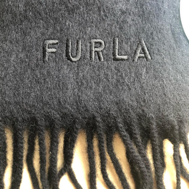 Furla(フルラ)の★新品・タグ付き★フルラ　FURLA　洗えるカシミヤ　１００％　マフラー　黒 レディースのファッション小物(マフラー/ショール)の商品写真