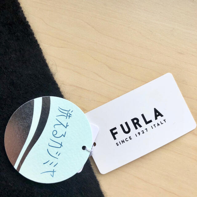 Furla(フルラ)の★新品・タグ付き★フルラ　FURLA　洗えるカシミヤ　１００％　マフラー　黒 レディースのファッション小物(マフラー/ショール)の商品写真