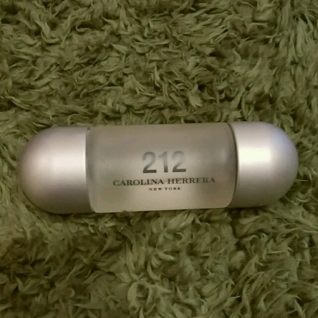 キャロライナヘレナ香水　212 コスメ/美容の香水(香水(女性用))の商品写真