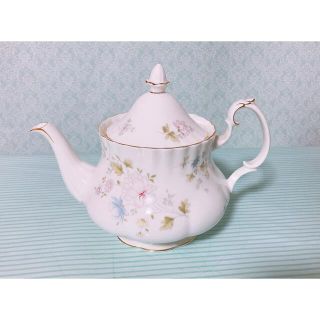 ロイヤルアルバート(ROYAL ALBERT)のロイヤルアルバート　meadow flowerティーポット(食器)