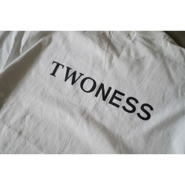 TWONESS トゥーネス 22SS HEIWA TEE ヘイワプリントTシャツ