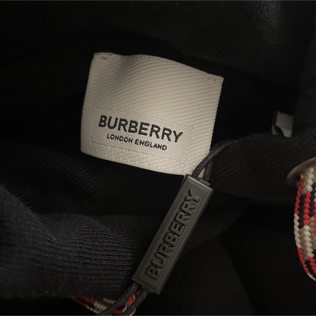 BURBERRY(バーバリー)の【年末年始値下げ】BURBERRY｜エンブロイダリーロゴプルオーバーパーカー レディースのトップス(トレーナー/スウェット)の商品写真