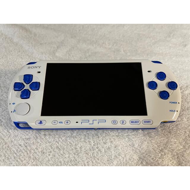 PlayStation Portable(プレイステーションポータブル)の☆良品☆ PSP-3000 (PSPJ-30018) ホワイト/ブルー エンタメ/ホビーのゲームソフト/ゲーム機本体(携帯用ゲーム機本体)の商品写真