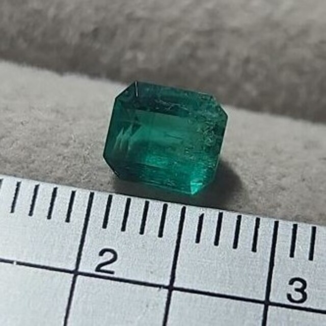 ジェイダイト(翡翠)4.215ct-