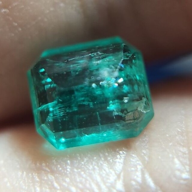 レア 天然蛍光エメラルドルース 0.888ct | clinicamedicacma.com.br