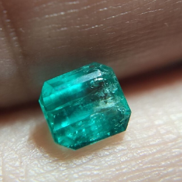 レア 天然蛍光エメラルドルース 0.888ct | luizedenise.com.br