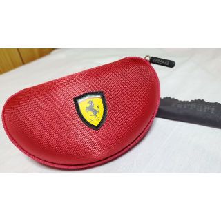 フェラーリ(Ferrari)のフェラーリ 純正メッシュサングラスケース 赤 +クロス黒 クレストロゴ 小物入れ(サングラス/メガネ)