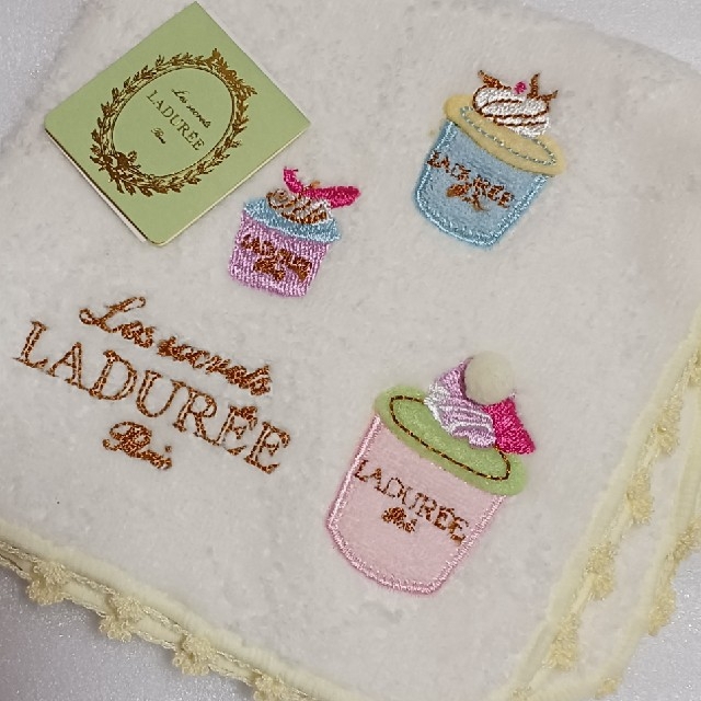 LADUREE(ラデュレ)の値下げ📌ラデュレ☆大判タオルハンカチ レディースのファッション小物(ハンカチ)の商品写真