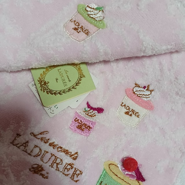 LADUREE(ラデュレ)の値下げ📌ラデュレ☆大判タオルハンカチ レディースのファッション小物(ハンカチ)の商品写真