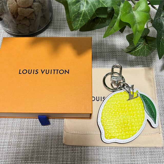 LOUIS VUITTON ルイ・ヴィトン キーホルダー レモン