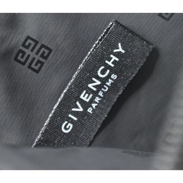 GIVENCHY(ジバンシィ)のgivpbk 新品未使用本物 GIVENCHY　ジバンシー ノベルティポーチ レディースのファッション小物(ポーチ)の商品写真