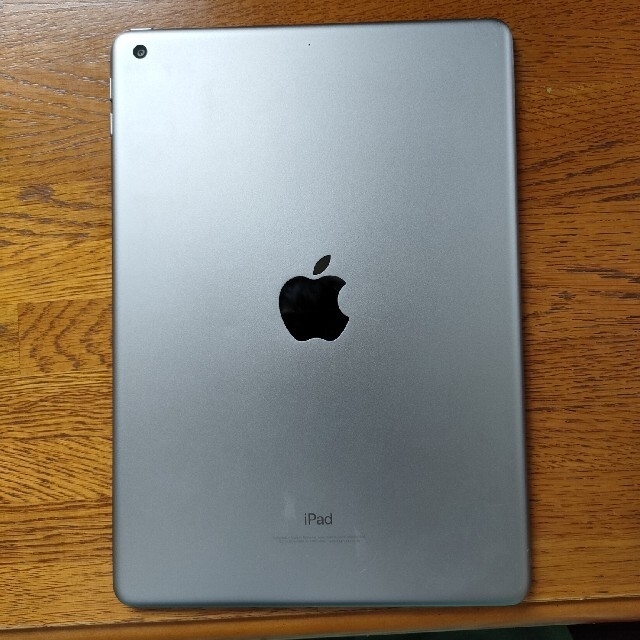 iPad(アイパッド)の美品iPadアイパッド第6世代128GB(Wi-Fi)スペースグレー スマホ/家電/カメラのPC/タブレット(タブレット)の商品写真