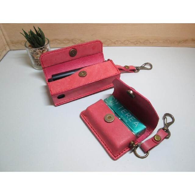 アイコスイルマプライム＆ヒートスティックケース　イタリア産　ピンク メンズのファッション小物(タバコグッズ)の商品写真