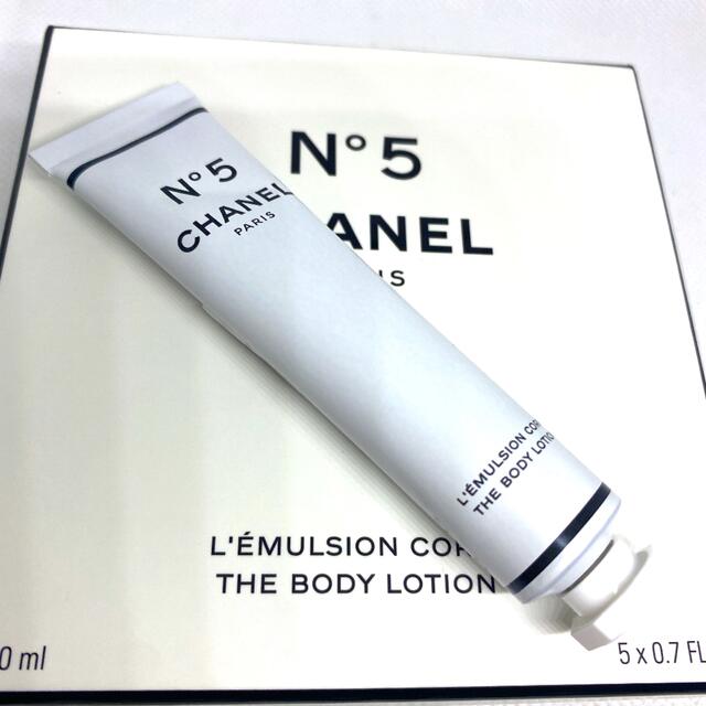 CHANEL(シャネル)のCHANEL シャネルNo.5 ザ　ボディ　ローション（ボディ用乳液） コスメ/美容のボディケア(ボディローション/ミルク)の商品写真