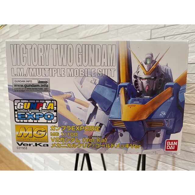 BANDAI - MG V2ガンダム（Ver.Ka）メカニカルクリア/ゴールドメッキの