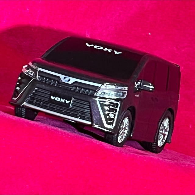 新品・未使用品！トヨタ VOXY 80系　後期型　プルバックカー エンタメ/ホビーのおもちゃ/ぬいぐるみ(ミニカー)の商品写真