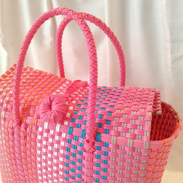 ピクニックバッグ 蓋付きカゴバッグ ピンクの通販 by Sarah's ピクニックバッグ 蓋付きカゴバッグ ピンクの通販 by Sarah's