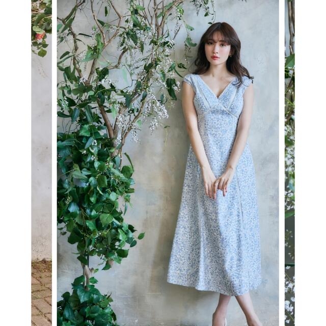 ロングワンピース/マキシワンピースLace Trimmed Floral Dress herlipto