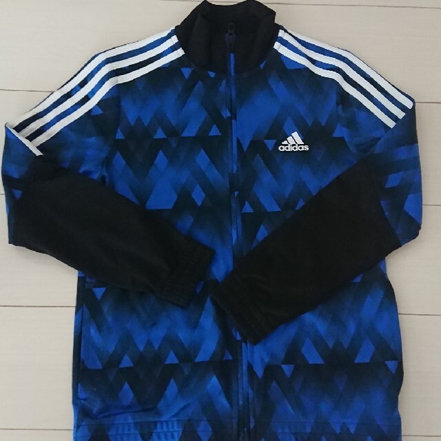 adidas(アディダス)の最終値下げ✨adidasジャージ上下セット✨ スポーツ/アウトドアのサッカー/フットサル(ウェア)の商品写真