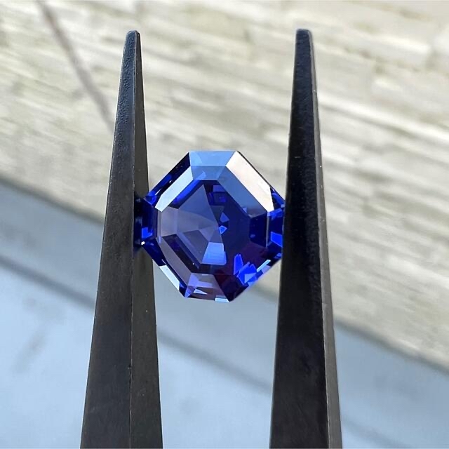 再結晶サファイア コーンフラワー風の色味 約2.96ct オクタゴン ルース