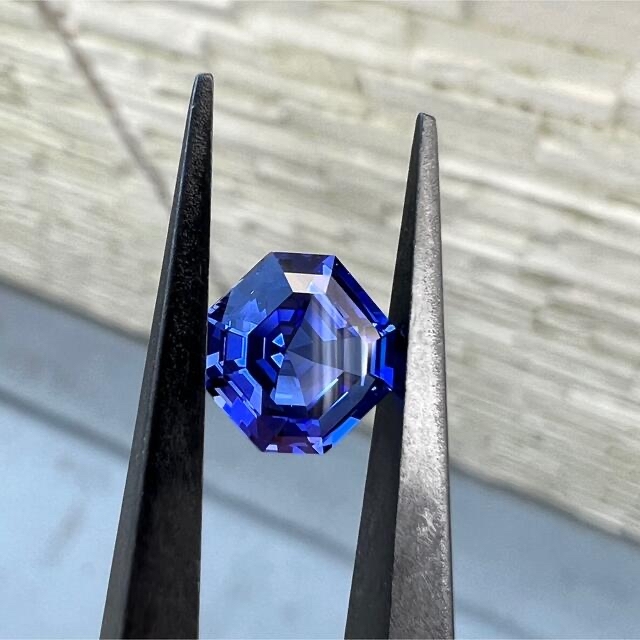 再結晶サファイア コーンフラワー風の色味 約2.96ct オクタゴン ルース