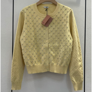 ミュウミュウ ニットセーターの通販 300点以上 | miumiuを買うならラクマ