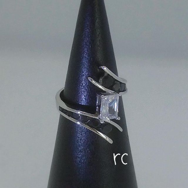 【新品】✨リング　 サイズ 11.5号　黒スピネル　シルバー　指輪 レディースのアクセサリー(リング(指輪))の商品写真