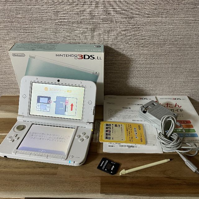 ニンテンドー3DS LL SPR-001(JPN)【純正充電器付】