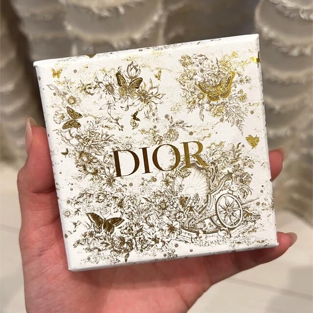 Dior(ディオール)の【さく様専用】【限定】ディオール　空箱　【2021年クリスマス限定】 インテリア/住まい/日用品のインテリア小物(小物入れ)の商品写真