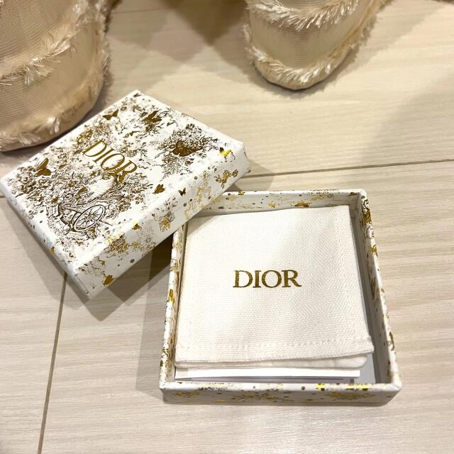 Dior(ディオール)の【さく様専用】【限定】ディオール　空箱　【2021年クリスマス限定】 インテリア/住まい/日用品のインテリア小物(小物入れ)の商品写真