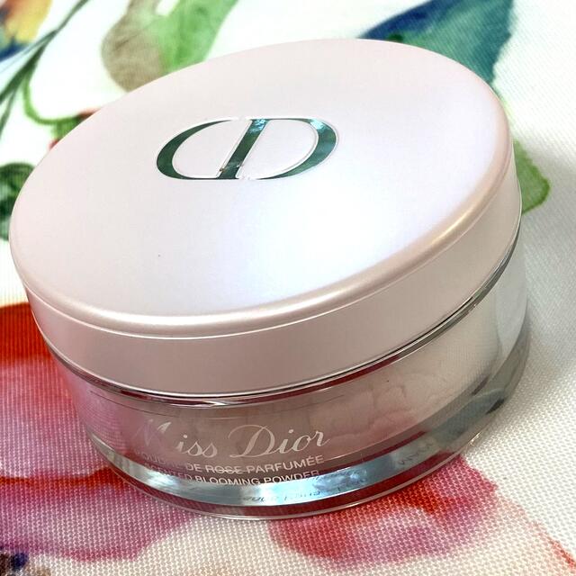 Christian Dior(クリスチャンディオール)のミスディオール　ブルーミングボディパウダー　16g コスメ/美容のボディケア(ボディパウダー)の商品写真