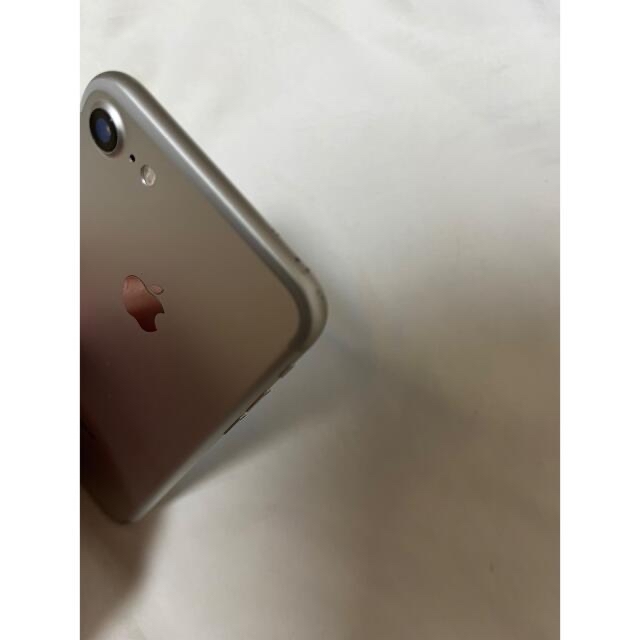 Apple(アップル)のiphone7 32GB シルバー スマホ/家電/カメラのスマートフォン/携帯電話(スマートフォン本体)の商品写真