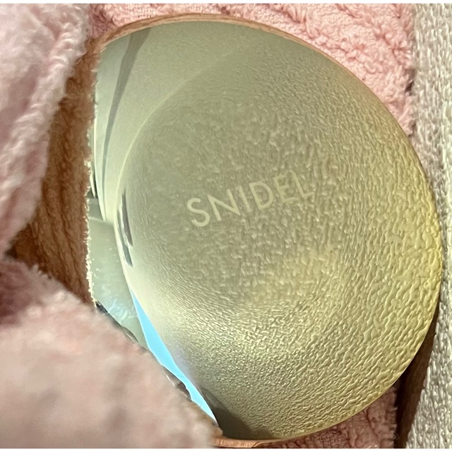 SNIDEL(スナイデル)のsnidel プレストパウダー　UV 01 シアーベージュ　スナイデル コスメ/美容のベースメイク/化粧品(フェイスパウダー)の商品写真