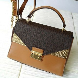 マイケルコース(Michael Kors)のMICHAEL KORS ⭐未使用⭐ ゴールド ハンドバッグ(ハンドバッグ)